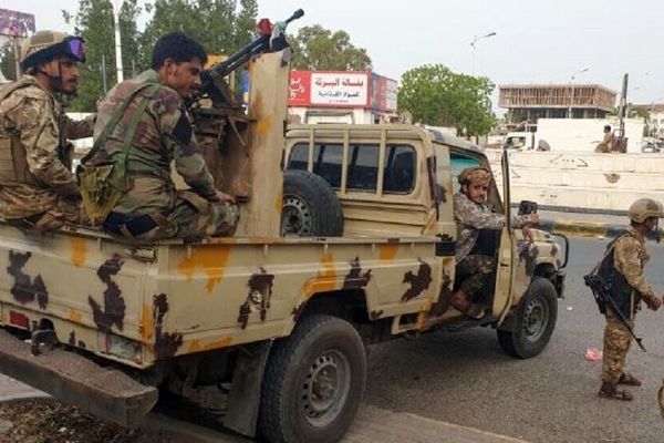 نیروهای انتقالی جنوب در شرق یمن عقب نشینی کردند