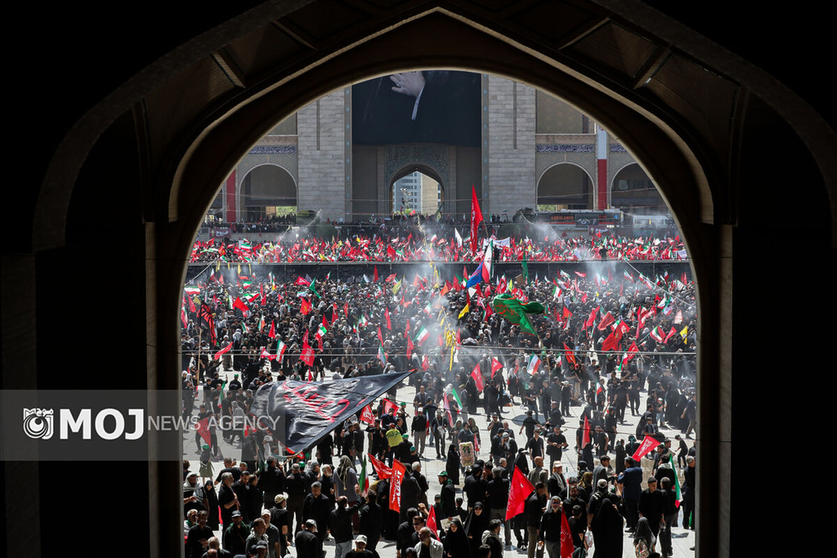 مراسم اقامه نماز بر پیکر مطهر رهبر شهید انقلاب ـ ۴