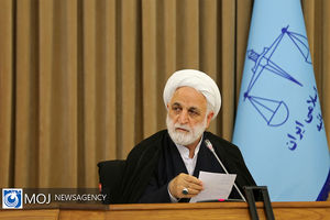 کسی برای دفاع از حقوق زنان شایسته‌تر از خانواده‌های شهدا نیست