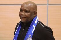 سرمربی استقلال به باشگاه اخطار پولی داد