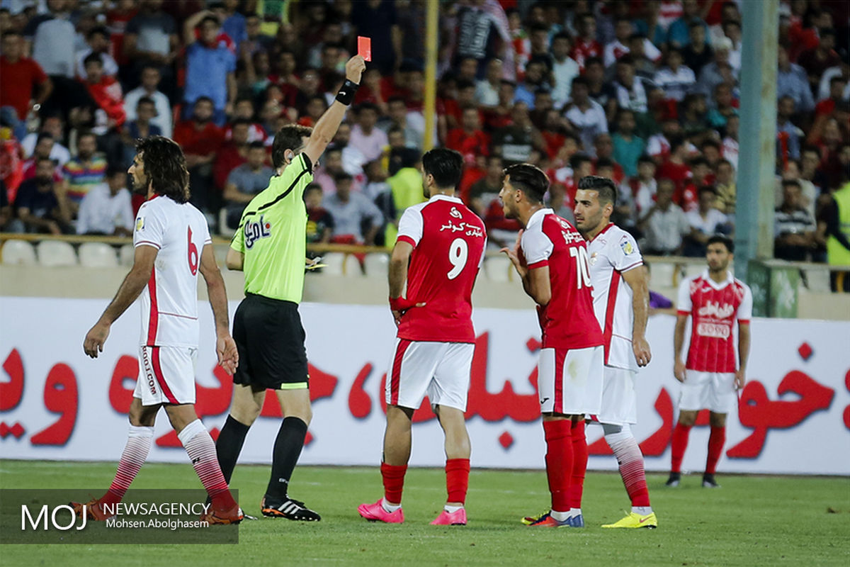 آغاز مسابقات هفدهمین دوره لیگ برتر فوتبال دیدار پرسپولیس و فولاد خوزستان