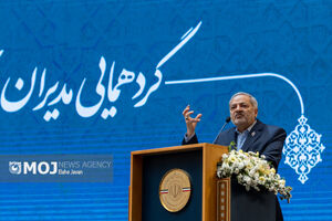مأموریت معلمی از حکومت‌داری سخت‌تر است/ امروز میدان اصلی جنگ ما مدارس کشور است