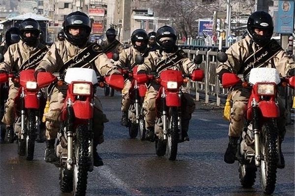 رژه موتورسواران دژبان ارتش به مناسبت روز ارتش در تهران