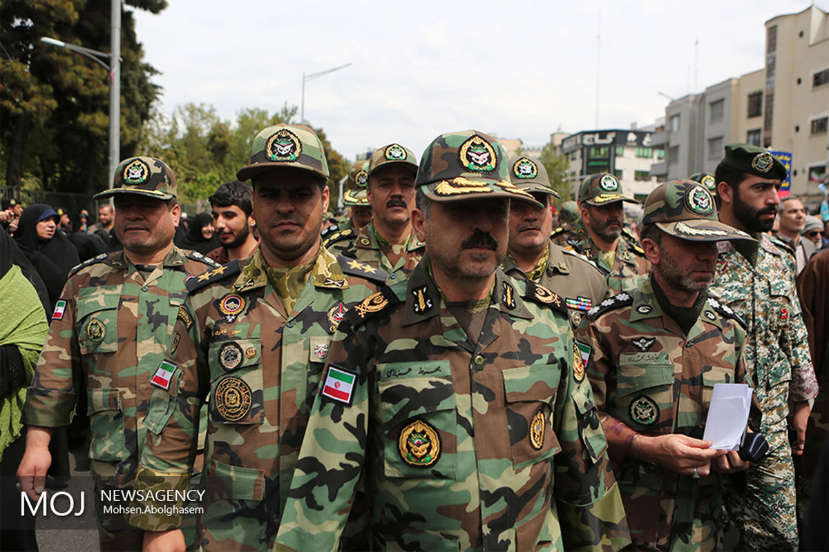 راهپیمایی نمازگزاران تهرانی در حمایت از سپاه