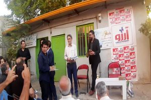 توزیع بسته غذایی بین مددجویان مبتلا به سرطان در پارس آباد