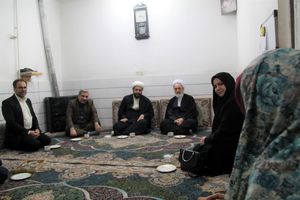 آیت الله اعرافی از دو خانواده تحت حمایت کمیته امداد بازدید و دلجویی کرد