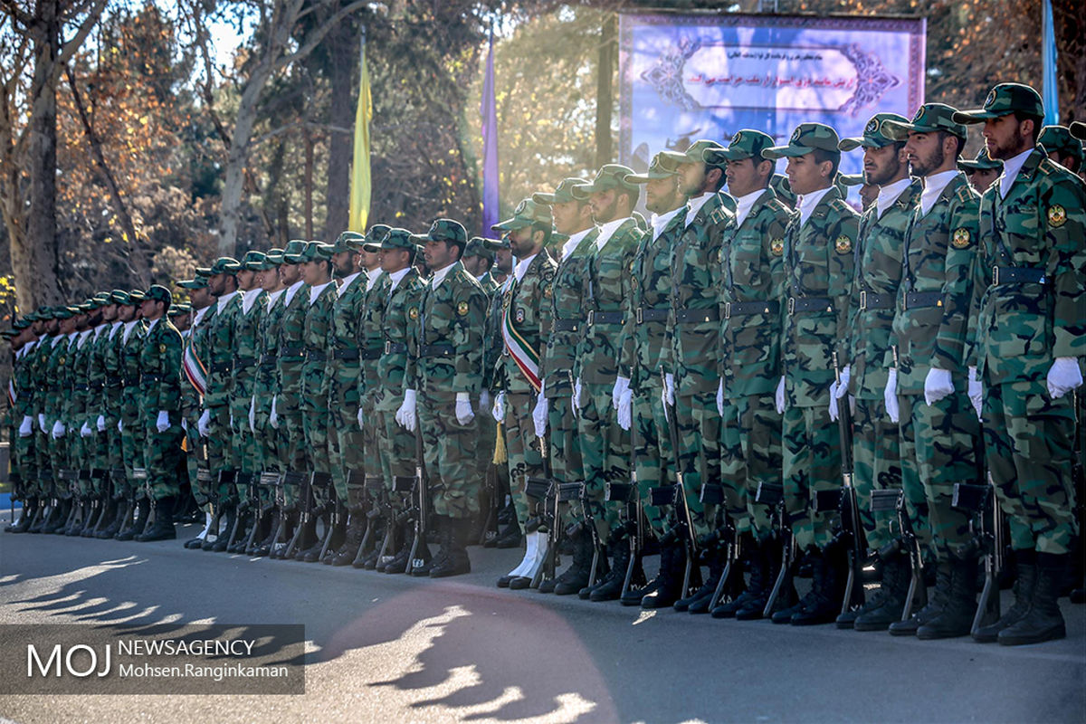 اعطای سردوشی به دانش پژوهان آموزشگاه‌های نظامی ارتش