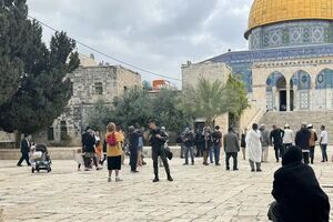 نظامیان صهیونیست به مسجدالاقصی هتک حرمت کردند