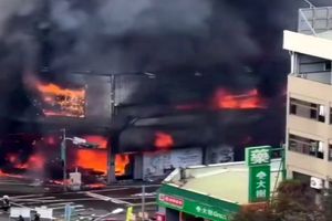 آتش‌سوزی گسترده در فروشگاهی در تایوان + فیلم