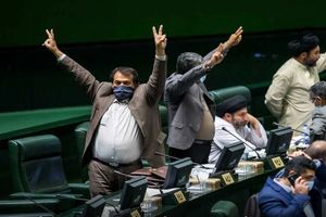 طرح حمایت از حقوق کاربران؛ حرکت مجلس بر لبه تیغ/ طرح صیانت از دایره تصمیمات نمایندگان کمیسیون ویژه خارج می‌شود؟