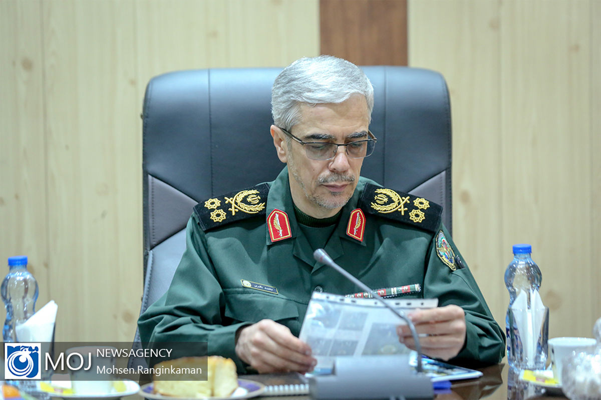 بازدید سرلشکر باقری از مرکز نوسازی شهید زرهرن