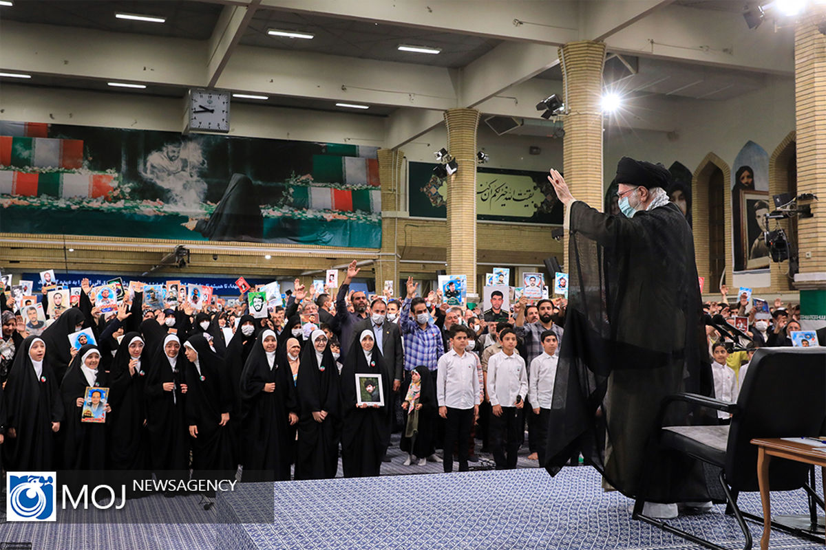 دیدار رهبر انقلاب اسلامی با خانواده‌های شهدا