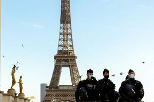 دفتر مرکزی حزب چپ افراطی فرانسه به دلیل بمب‌گذاری تخلیه شد