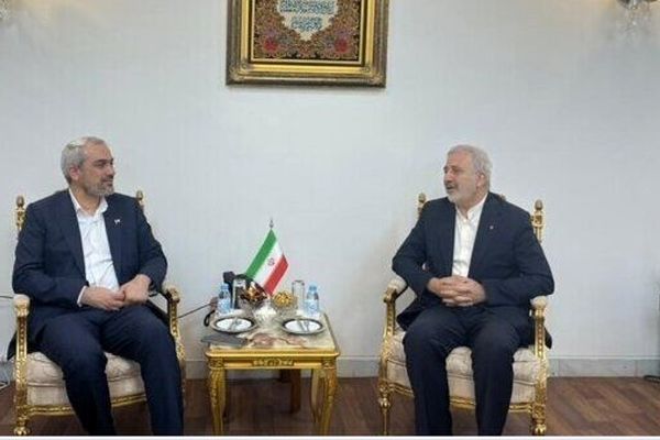 وزیر امور اقتصاد وارد عربستان شد