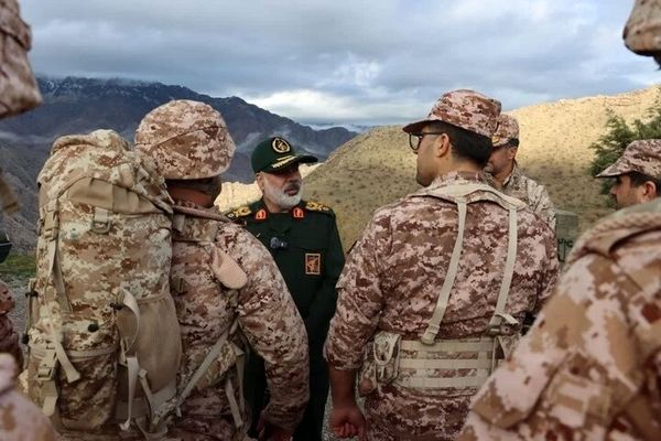 ایران باتلاق هر متجاوز زمینی خواهد بود