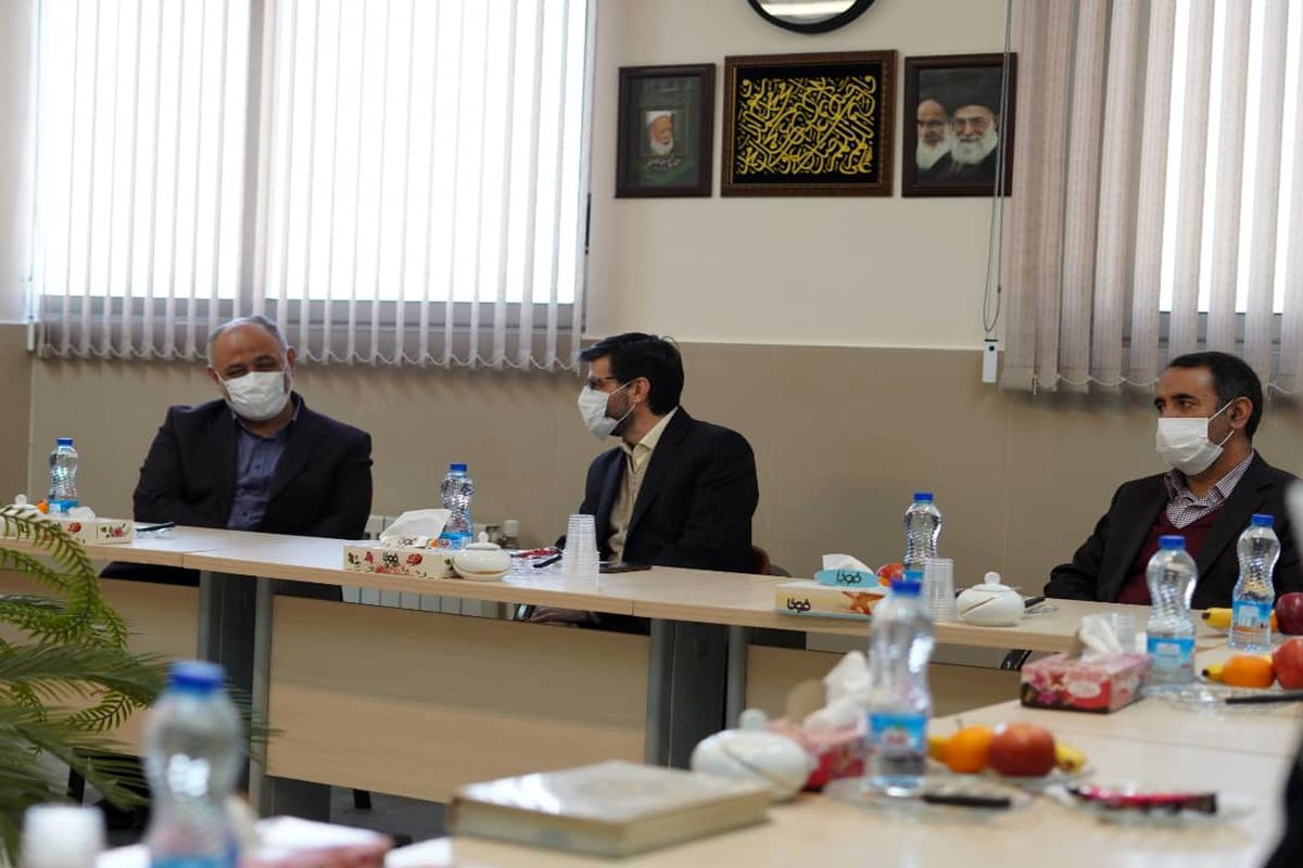 دانشگاه معارف اصفهان