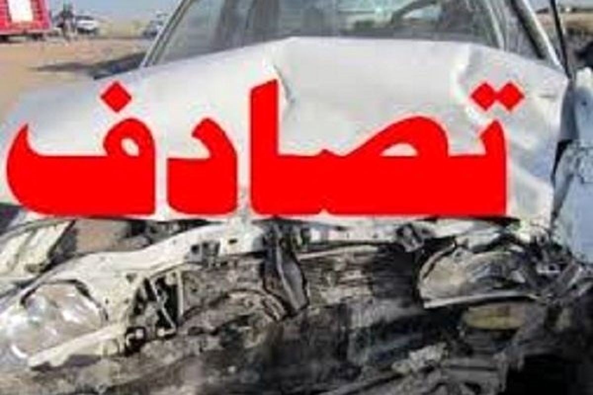 اصفهان- تصادف خودرو با تیر چراغ برق