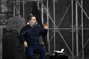 نوحه‌خوانی پویانفر با شعری از حافظ در حرم رضوی