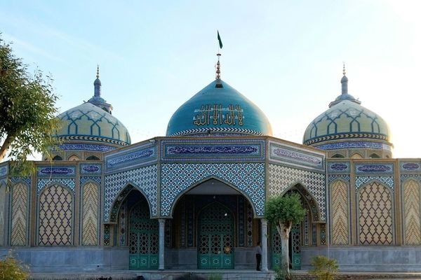 درهای بقاع متبرکه بر روی مردم گشوده است