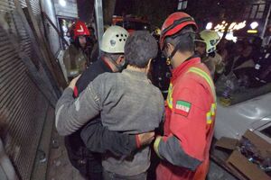 ریزش ساختمان مسکونی در یافت‌آباد ۵ مصدوم برجای گذاشت / همه محبوسان از زیر آوار نجات یافتند+ تصاویر