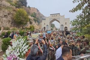 آیین استقبال از ۱۶ شهید گمنام در دروازه قرآن شیراز برگزار شد