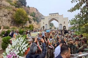 آیین استقبال از ۱۶ شهید گمنام در دروازه قرآن شیراز برگزار شد