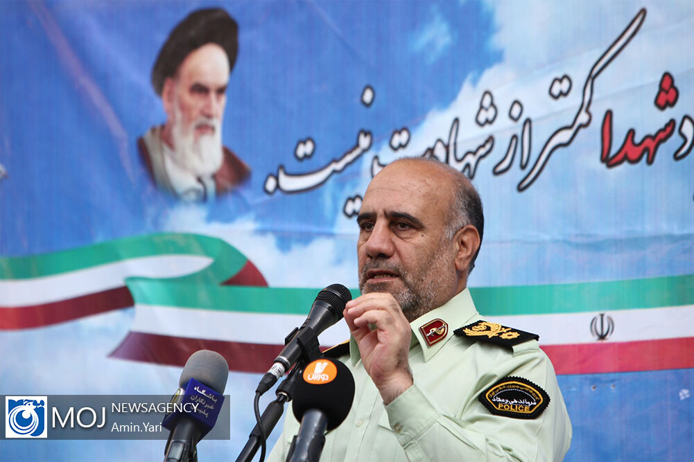 باید با افراد اوباش که در صدد ایجاد مزاحمت برای مردم هستند مقتدرانه برخورد کرد
