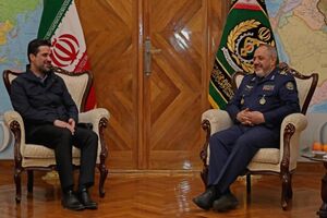 وزیر دفاع با سرپرست سازمان هواپیمایی کشوری دیدار کرد