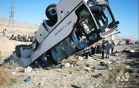 ۱۹ مصدوم در اثر واژگونی اتوبوس در محور اصفهان-یزد