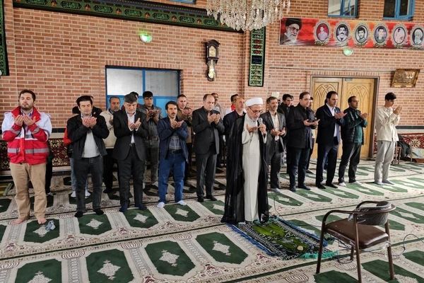 وزیر جهاد کشاورزی در آیین نماز عید فطر قزلجه حضور یافت