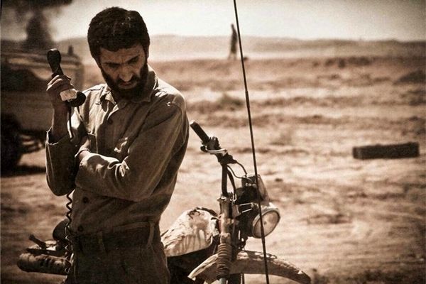 بیسیم لشکر شهدا در میدان انقلاب تهران صدای امروز را به گذشته گره زد