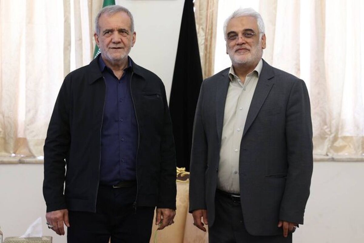رئیس دانشگاه آزاد و مسعود پزشکیان