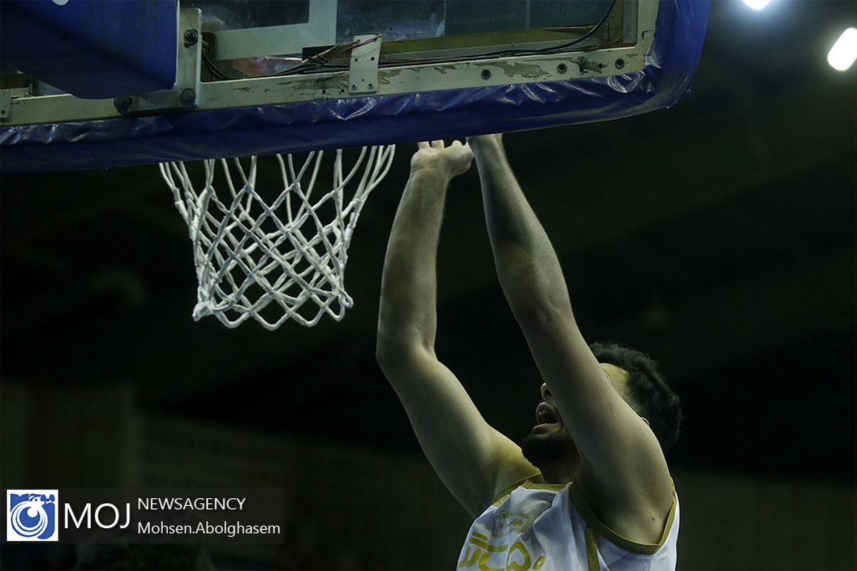 دیدار تیم های بسکتبال مهرام و پالایش نفت آبادان