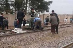 برخورد قطار با دو عابر در شیرگاه یک کشته و یک مصدوم برجا گذاشت