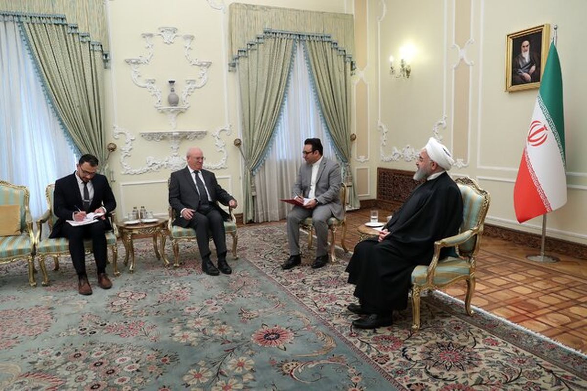 روحانی هنگام دریافت استوارنامه سفیراکردیته جدید مالت در تهران