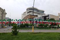 نصب پرچم های ایران در مشهد به یاد شهدا