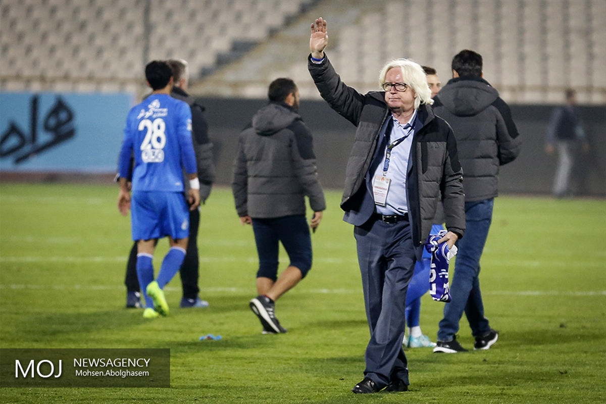 دیدار تیم های فوتبال استقلال تهران و صنعت نفت آبادان