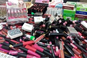 کشف محموله میلیاردی لوازم آرایشی قاچاق در اصفهان 