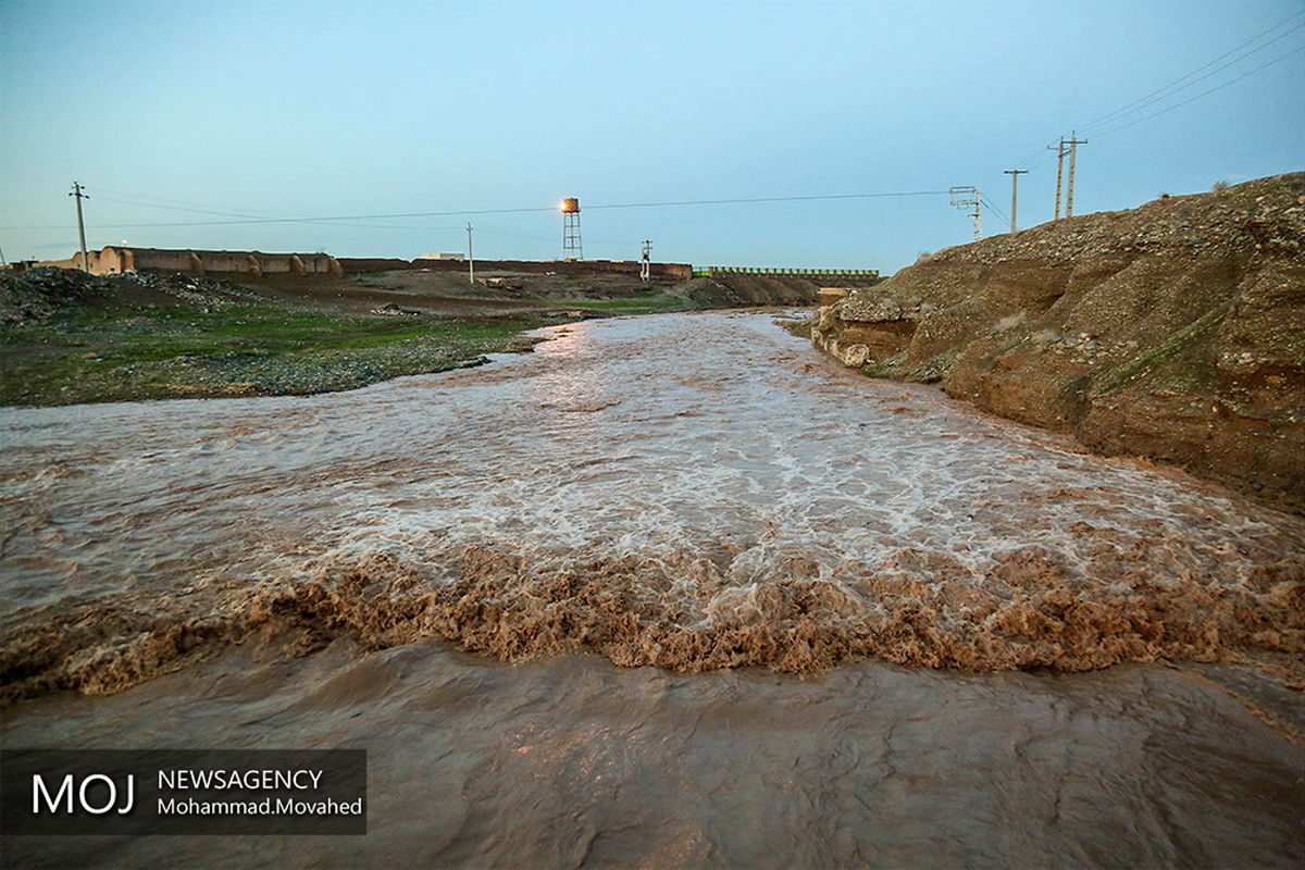 عبور سیلاب از استان قم