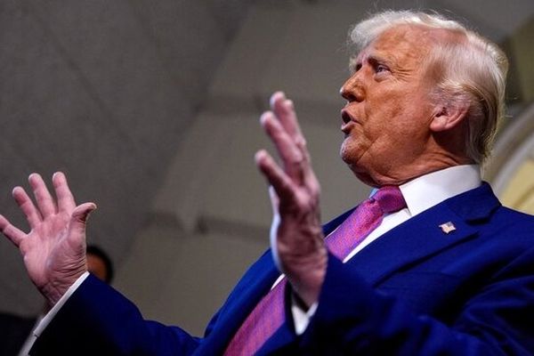 ترامپ تعرفه جهانی را  ۱۵ درصد افزایش می‌دهد