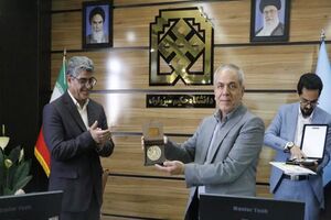 اعطای نخستین نشان «فرهنگوَر خراسان» به استاد خوشنویسی سبزوار