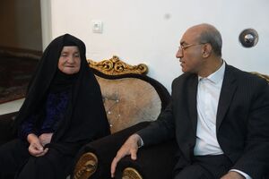 استاندار کرمانشاه با خانواده شهیدان ایزدی و کرمی دیدار کرد