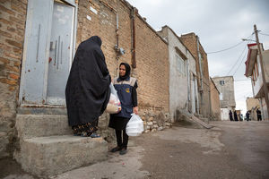 توزیع بسته های ارزاق از سوی شیلات هرمزگان بین نیازمندان