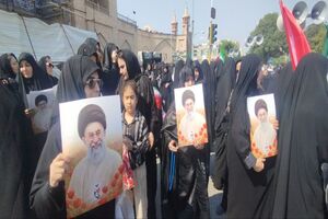 پیاده‌روی باشکوه مردم اردبیل در آیین تشییع قائد شهید از عالی‌قاپو تا امامزاده سیدصدرالدین