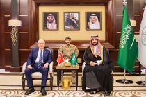وزیران دفاع ترکیه و عربستان با یکدیگر گفتگو کردند