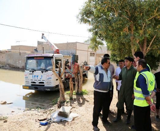 اقدامات اکیپ بحران شرکت آب و فاضلاب استان اصفهان در مهار پساب مناطق سیل زده در اهواز