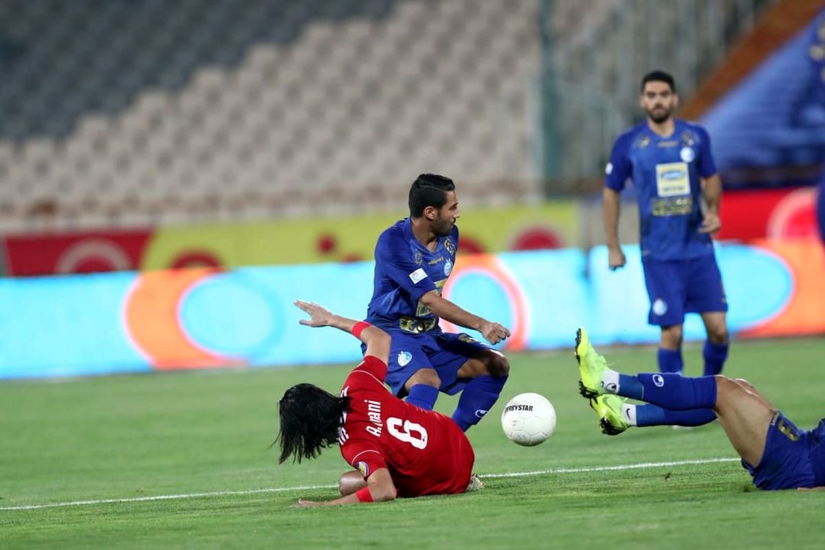 بازی استقلال و تراکتور