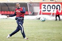 بنسون در تست پزشکی شرکت کرد