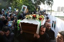 کیارستمی با وجود سنگ‌اندازی‌ «سفره‌لیسان سیاست» در این سرزمین ماند!