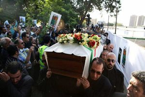 کیارستمی با وجود سنگ‌اندازی‌ «سفره‌لیسان سیاست» در این سرزمین ماند!